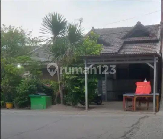 Rumah Di Villa Bekasi Indah 2 Pinggir Jalan Utama 