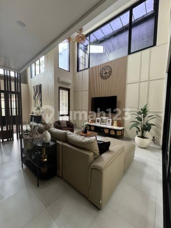 Rumah Bagus dan Modern Full Furnished di Meruya Selatan Rumah Bagus dan Modern Full Furnished di Meruya Selatan