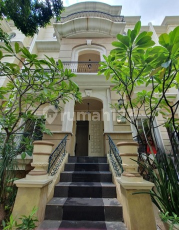 Dijual Rumah Blossom Residence 195m2 Hadap Utara, 3 Lantai, Kode Su