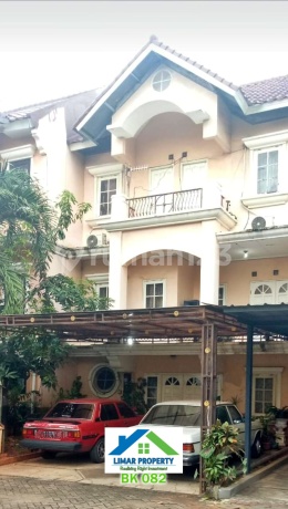 Rumah 4 Lantai Siap Huni dan Strategis di Villa Jatibening Tol