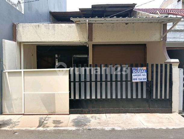 Rumah 1,5 Lantai Row Jalan 2 Mobil Dijual Lokasi Favorit Tomang Grogol Jakarta Barat Rumah Butuh Minim Renovasi SHM di Jakarta Barat, Jl. Mandala Utara Raya No. 24, Tomang, Grogol Petamburan, Kota Jakarta Barat, DKI Jakarta, Indonesia, 11440, Tomang Rumah 1,5 Lantai Row Jalan 2 Mobil Dijual Lokasi Favorit Tomang Grogol Jakarta Barat Rumah Butuh Minim Renovasi SHM di Jakarta Barat, Jl. Mandala Utara Raya No. 24, Tomang, Grogol Petamburan, Kota Jakarta Barat, DKI Jakarta, Indonesia, 11440, Tomang
