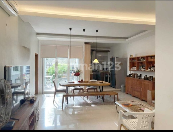 Rumah Mewah Hoek Elegan Modern Nuansa Asri,Sejuk dan Nyaman 2 Lantai Semi Furnished Dijual Sunter Jakarta Utara