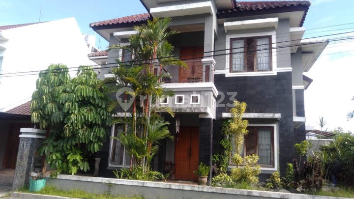 Rumah Tinggal 2 Lantai Dalam Perum Kemala Regency Mlati Sleman