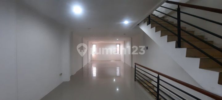 Ruko Muara Karang Raya Posisi Boulevard 3.5 Lantai