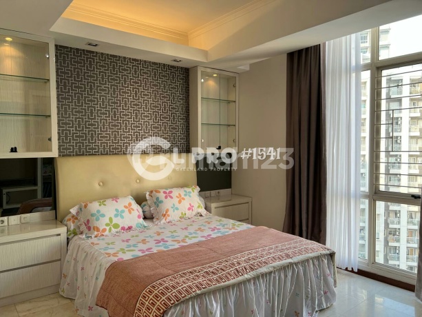 Disewa Apartemen Royal Mediterania Garden 3 Bedrooms Best View Furnished Bagus Connected Central Park Mall di Tanjung Duren Jakarta Barat