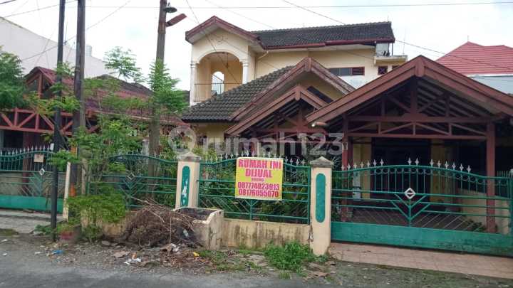 Dijual Rumah Mewah di Perumahan Menteng Indah, Lokasi Strategis, Luas 261 m²