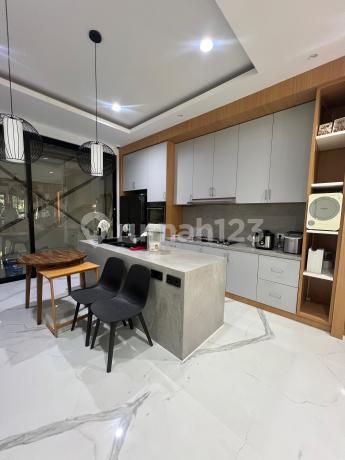 Dijual Rumah Green Lake City Ukuran 8x18, Semi Furnish, 6.5M