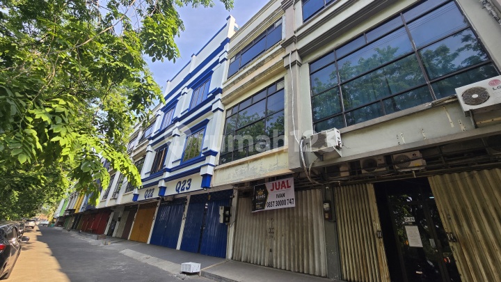 Rungkut Mega Raya. Ruko 3 Lantai. Hadap Jln Raya Rungkut Mega Raya. Ruko 3 Lantai. Hadap Jln Raya