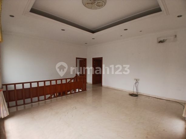 Dijual Rumah Hoek Luas Di Taman Kedoya Baru