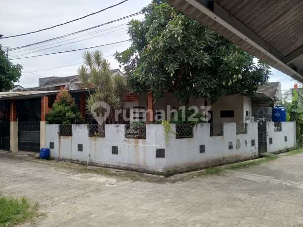 For Sale Cheap 2 Bedroom House Freehold Flood-Free Near Soekarno Hatta Airport in Taman Raya Rajeg