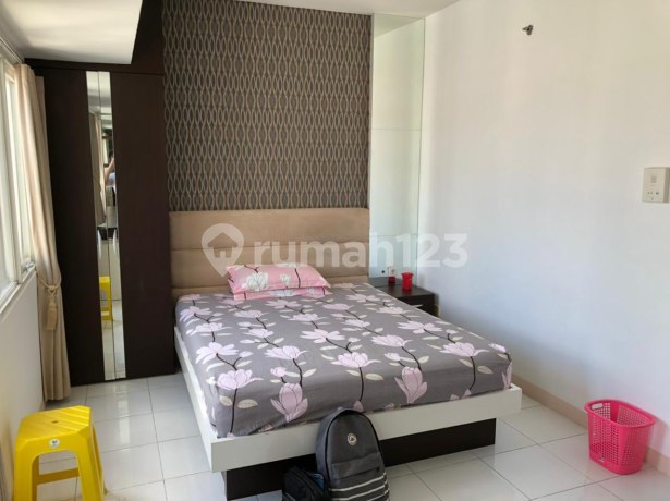 DIJUAL APARTEMEN BERKELEY UC LANTAI 17 FURNISHED