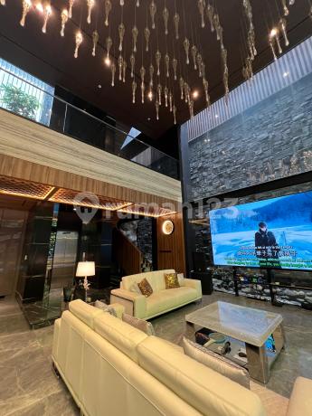 For Sale Brand New Trimaran Cluster House in PIK 4Lt with SHM and Swimming Pool
