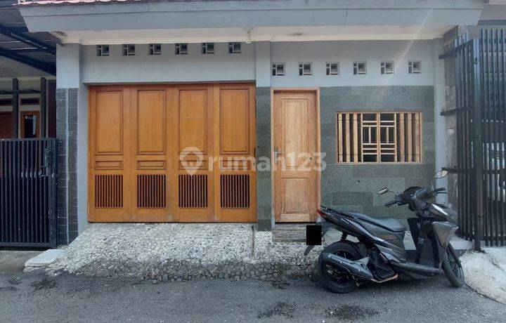 Rumah Full Granit Konstruksi 2 Lantai di Dirgantara, Gempol