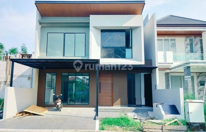 Rumah dijual Perumahan Crystal Golf Citraland Lakarsantri Surabaya Barat 2 Lantai Siap Huni