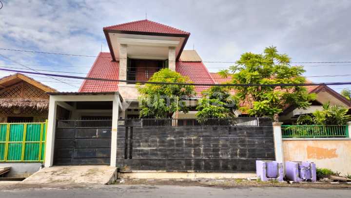 Rumah 2 Lantai Jalan Raya Ketintang Surabaya Luas 321 Meter SHM