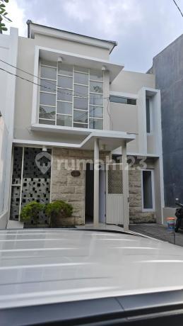 Rumah 2 Lantai Modern Minimalis Siap Huni Istana Mentari Sidoarjo Rumah 2 Lantai Modern Minimalis Siap Huni Istana Mentari Sidoarjo