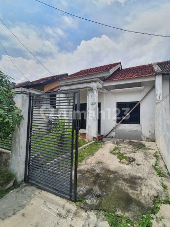 Butuh Renovasi Rumah Puri Indah Sidoarjo Dekat Pusat Kota Luas 105 Meter Butuh Renovasi Rumah Puri Indah Sidoarjo Dekat Pusat Kota Luas 105 Meter