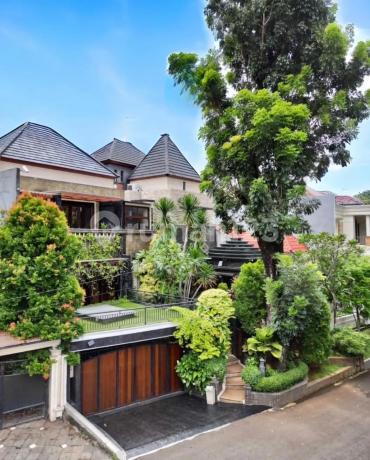 Rumah Tropis Mewah Full Renovasi Harga di bawah Pasar di Pondok Indah