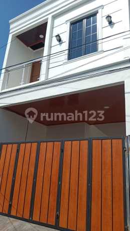 DI JUAL RUMAH  BARU DI CIPONDOH MAKMUR BANGUNAN 2 LANTAI , KAMAR TIDUR 2 SIAP HUNI