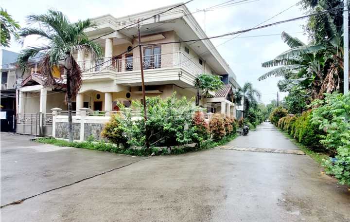 Affordable Corner House in Beautiful Cengkareng, Ready to Occupy with Access to Jorr Daan Mogot