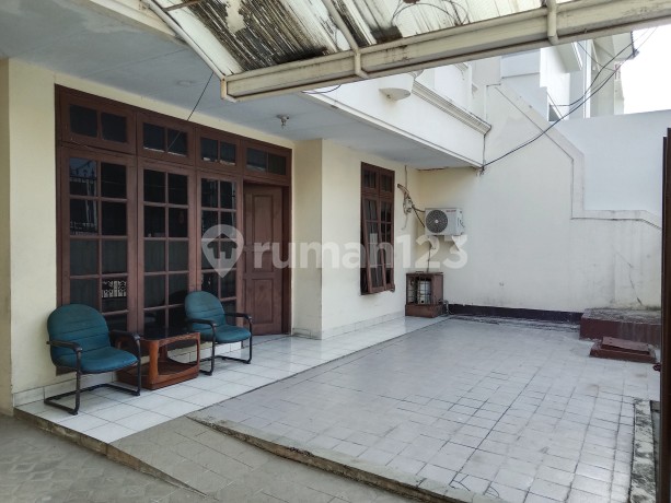 Rumah Tinngal Rapi di Jelambar Wijaya Kusuma Perlu Renov Minor Rumah Tinngal Rapi di Jelambar Wijaya Kusuma Perlu Renov Minor