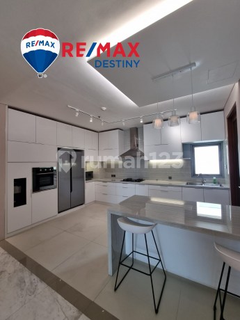 Disewa Apartemen Senayan City Residence View Lapangan Golf, 3 BR + 1 Disewa Apartemen Senayan City Residence View Lapangan Golf, 3 BR + 1