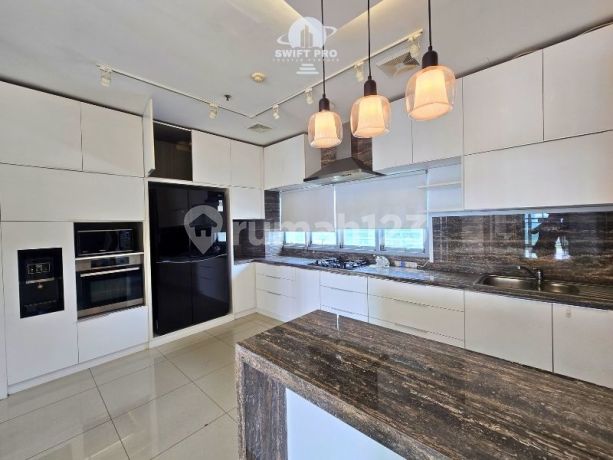 Apartment Senayan City Residence 3 BR Lantai Tinggi dengan View Lapangan Golf Siap Huni Apartment Senayan City Residence 3 BR Lantai Tinggi dengan View Lapangan Golf Siap Huni
