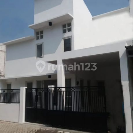 Rumah di Perumahan De Alamuda Residence 2 lantai sdh renov siap huni