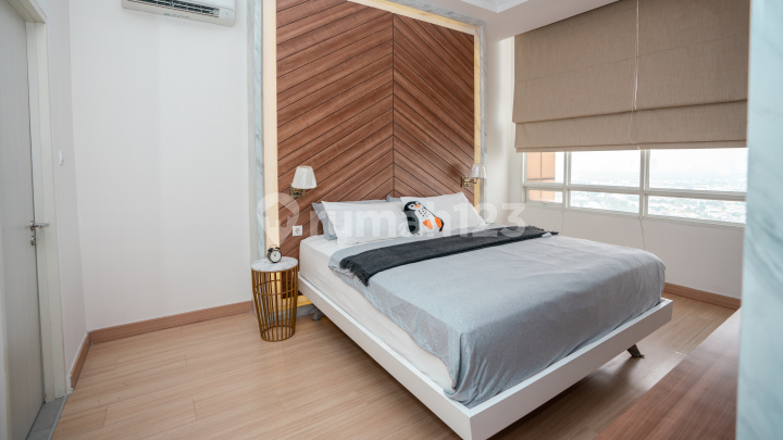 For Sale Scandinavia Apartment 2 BR Top Floor City View Furnished in Tangerang City