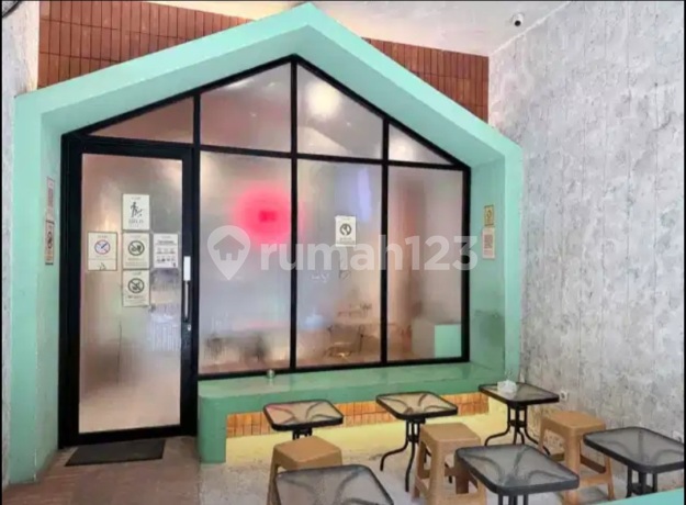 4+1 Story Row House, Ideal for Business