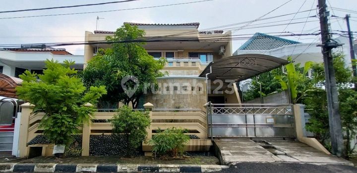 2.5-Story House Ready to Occupy