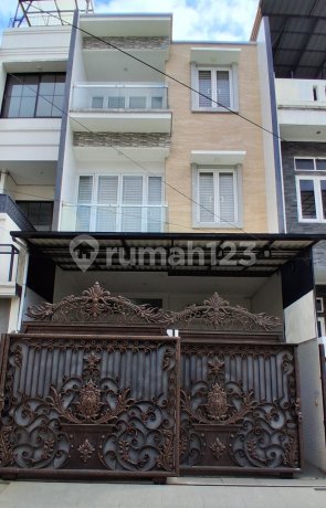 Rumah 3.5 Lantai Siap Huni