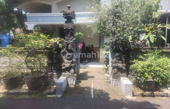 Rumah Asri Hoek Di Komp Adhi Karya Depok