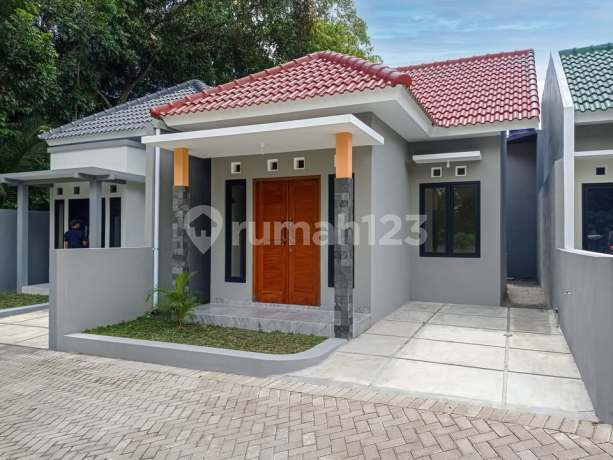 Hunian Siap Bangun Bebas Desain Dekat Jalan Nasional