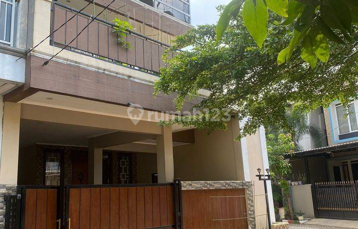 Rumah Dengan Kolam Renang Di Griya Bukit Jaya Cikeas Cibubur