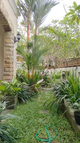 Rumah Luas di Kranggan Permai Cibubur. Rumah Luas di Kranggan Permai Cibubur.