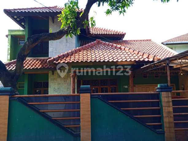 Rumah Klasik 3 Lantai Asri & Luas Komp Pondok Cibubur Depok - SHM