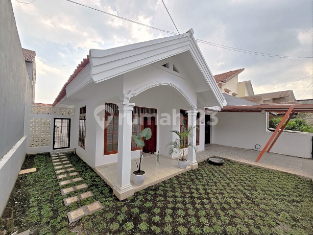 Rumah Luas di Jl. Tirta Kencana, Sayap Jl. Pesantren, Cimahi