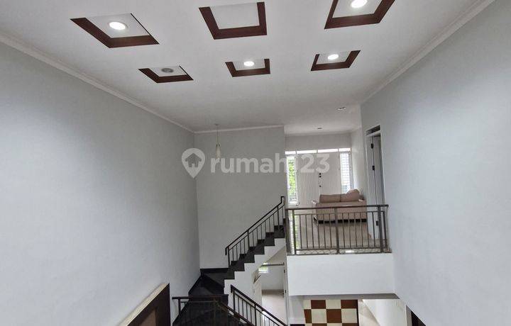 Dijual Rumah 2 Lantai Full Renov di Batununggal Mulia