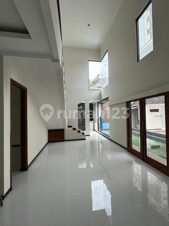 Rumah Mewah Besar + Kolam Renang - Sarono Jiwo Surabaya Rumah Mewah Besar + Kolam Renang - Sarono Jiwo Surabaya