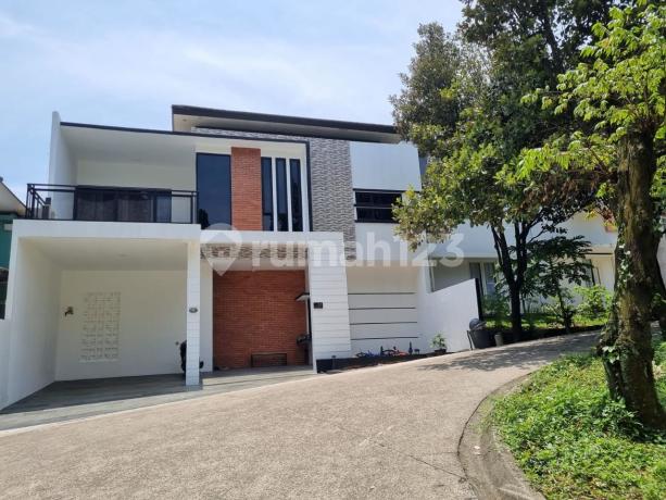 Rumah Ekslusif Bergaya Industrial Modern Glass House di Sentul City