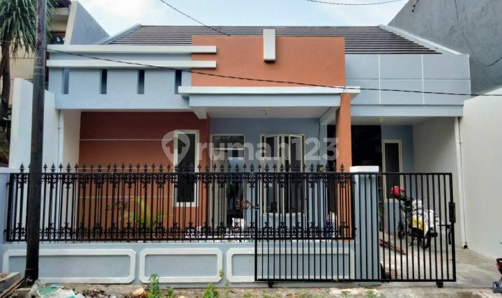 Rumah Taman Pondok Jati Sidoarjo Minimalis Row Double Way