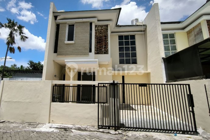 Regency One Wonorejo House Ready to Occupancy, Row Road 3 Car One Gate System