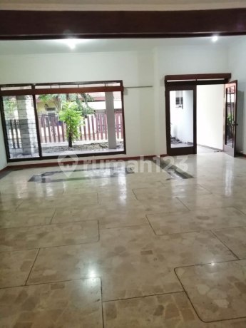 Andayani Surabaya South Drying House Row Street 3 Cars Near Restaurants, Cafes, Hotels, Hospitals, Banks, Post Offices, Traditional Markets, Kindergarten to High School.