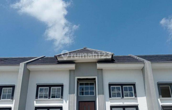 Rumah Baru Gress 105 Meter Persegi Model American Classic SHM di Perumahan Mentari Bumi Sejahtera, Jl. Cendrawasih, Kalipecabean, Candi, Sidoarjo, Jawa Timur, Indonesia, 61271, Candi