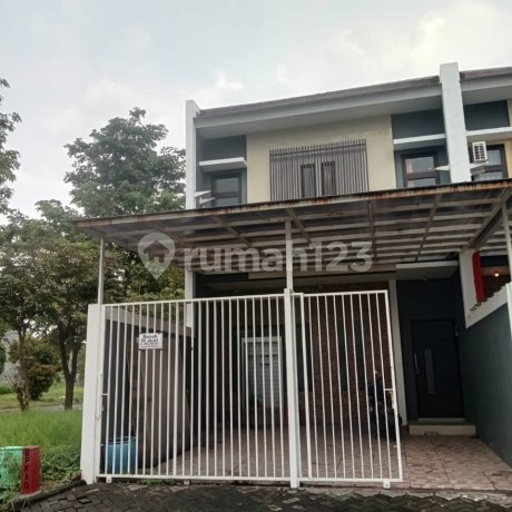 Rumah Palm Oasis Strategis, Lingkungan Nyaman, Row 2 Mobil