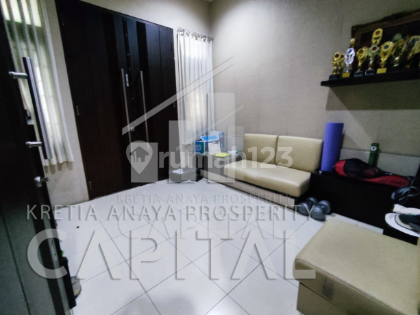 Rumah Nyaman Sangat Terawat di Singgasana Pradana Hanya 10 Menit ke Tol Mohamad Toha Rumah Nyaman Sangat Terawat di Singgasana Pradana Hanya 10 Menit ke Tol Mohamad Toha