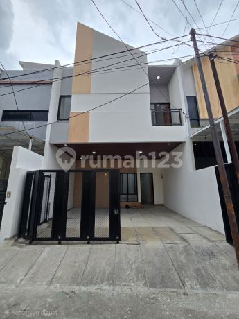 New Two-Story Ready-to-Occupy House in a Complex in Cipinang Jaya