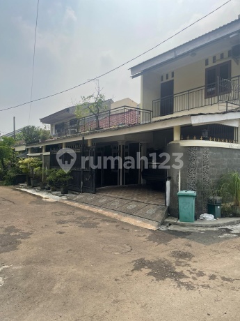 Rumah Hook Di Delta Pekayon Dekat Stasiun Lrt Bekasi Barat