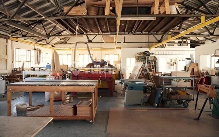 Dijual Gudang Urgent Ingin Cepat Terjual Strategis Kawasan Komersial, Muat Container 40 Feet di Cipondoh